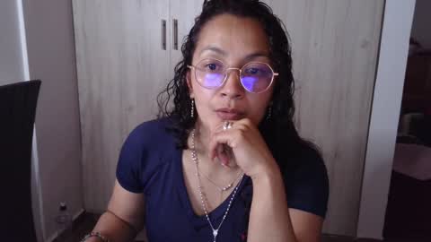  Khawit  online show from December 15, 8:47 pm