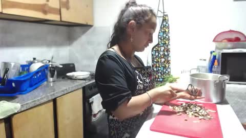  Khawit  online show from December 5, 6:59 pm