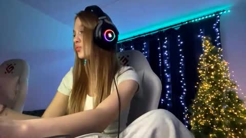 Amia online show from January 10, 1:46 pm