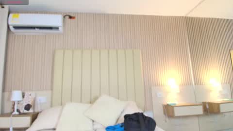 Snapshot of kayla_joness chatting on November 30, 12:31 pm Keila online show from November 30, 12:31 pm