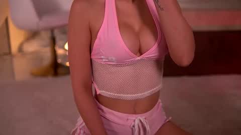 Snapshot of kaylabray chatting on November 19, 6:57 am kaylabray online show from November 19, 6:57 am