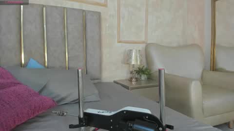 Snapshot of kaylachannell chatting on February 18, 3:35 am kaylachannell online show from February 18, 3:35 am