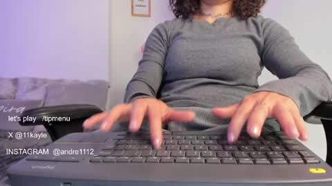 Snapshot of kayle__11 chatting on March 30, 11:39 pm INSTAGRAM AND TW 11kayle online show from March 30, 11:39 pm