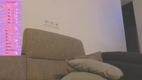 Snapshot of kaylee_ee chatting on October 16, 1:23 pm kaylee_ee online show from October 16, 1:23 pm