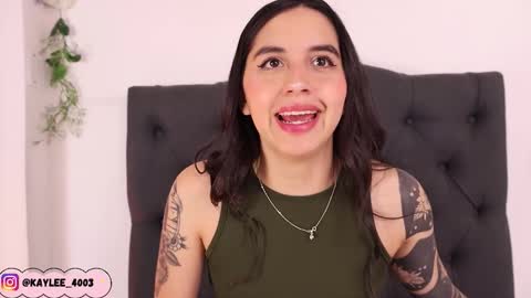 kaylee_lee online show from February 23, 4:10 am