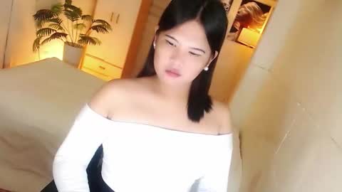 Y O U R        F U T U R E       K A Y L E E  online show from December 2, 2:06 am