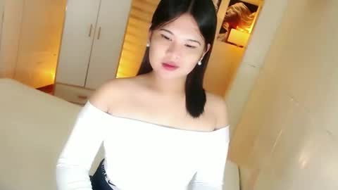 Snapshot of kayleepinay chatting on December 20, 1:12 am Y O U R F U T U R E K A Y L E E online show from December 20, 1:12 am