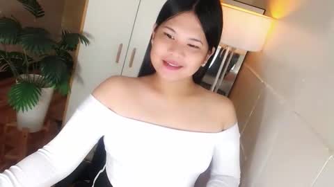 Snapshot of kayleepinay chatting on January 13, 5:51 pm Y O U R F U T U R E K A Y L E E online show from January 13, 5:51 pm