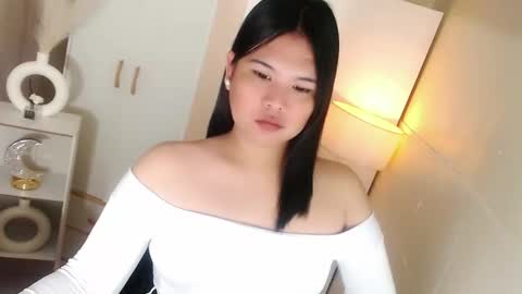 Snapshot of kayleepinay chatting on February 6, 1:21 am Y O U R F U T U R E K A Y L E E online show from February 6, 1:21 am