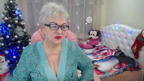 kaylesmoll online show from December 18, 8:36 pm