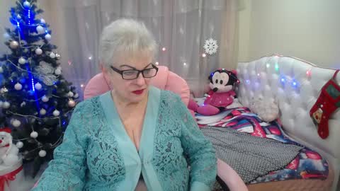 kaylesmoll online show from December 19, 12:02 am