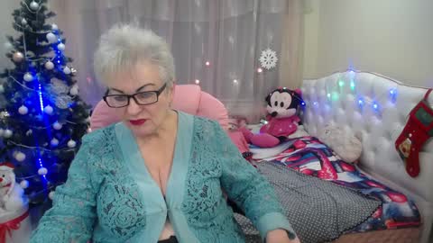 kaylesmoll online show from December 19, 11:25 pm