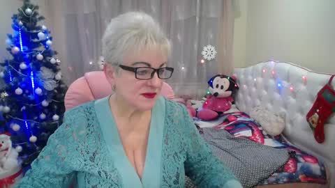 kaylesmoll online show from December 20, 7:39 pm