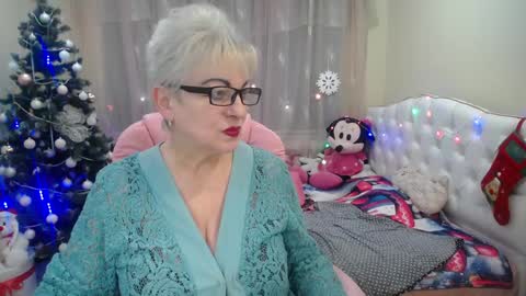 kaylesmoll online show from December 20, 10:43 pm