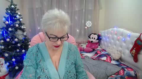 kaylesmoll online show from December 21, 5:25 am