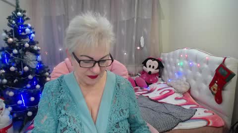 kaylesmoll online show from December 22, 4:50 am