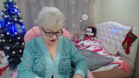 kaylesmoll online show from December 23, 10:55 pm