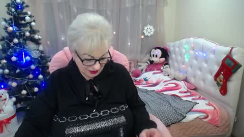 kaylesmoll online show from December 24, 2:32 am
