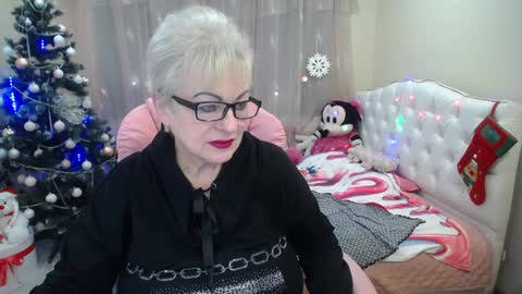 kaylesmoll online show from December 24, 5:49 am