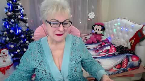 kaylesmoll online show from December 24, 7:22 pm