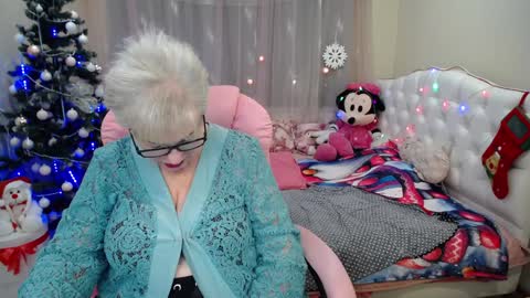 kaylesmoll online show from December 25, 4:33 am