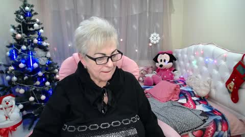 kaylesmoll online show from December 26, 2:44 am
