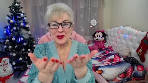 kaylesmoll online show from December 27, 1:43 am