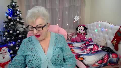 kaylesmoll online show from December 27, 4:47 am
