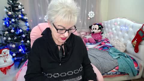 kaylesmoll online show from December 28, 1:29 am