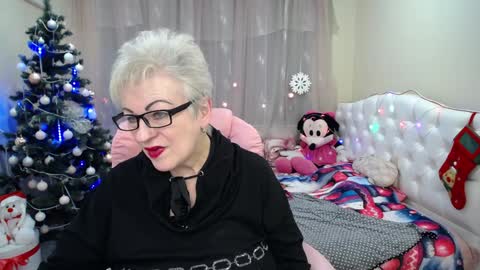 kaylesmoll online show from December 28, 10:44 pm