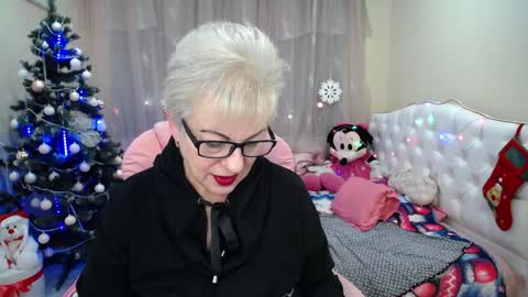 kaylesmoll online show from December 29, 5:31 am