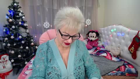 kaylesmoll online show from December 30, 10:34 pm