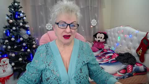 kaylesmoll online show from January 3, 7:18 pm
