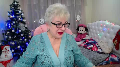 kaylesmoll online show from January 5, 5:30 am