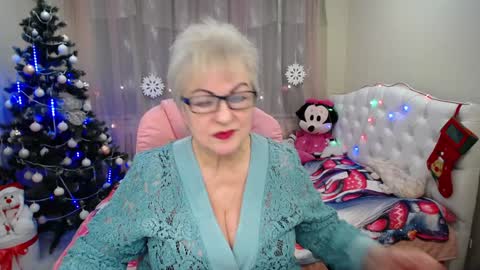 kaylesmoll online show from January 7, 7:28 pm