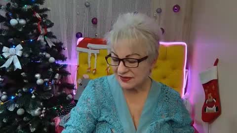 kaylesmoll online show from January 19, 1:32 am