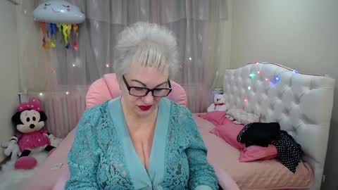 kaylesmoll online show from January 22, 7:45 pm