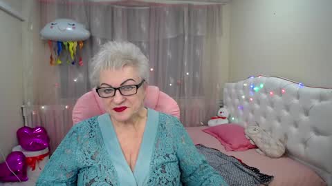 kaylesmoll online show from January 24, 9:47 pm