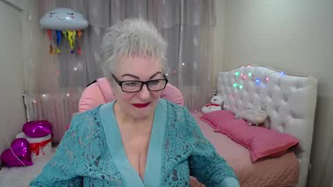 kaylesmoll online show from January 28, 7:42 pm