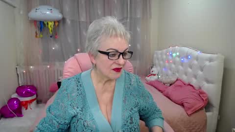 kaylesmoll online show from January 29, 7:11 pm