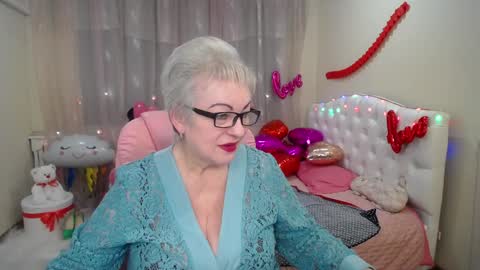 kaylesmoll online show from February 5, 12:53 am