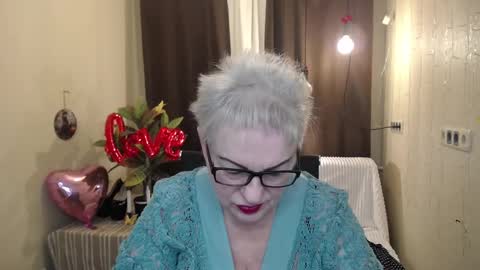 kaylesmoll online show from February 15, 11:47 pm