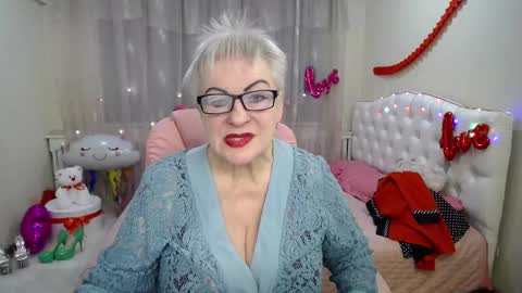 kaylesmoll online show from February 19, 7:38 pm
