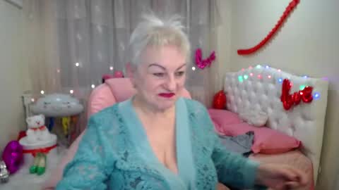 kaylesmoll online show from February 23, 5:01 am