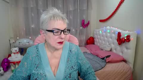 kaylesmoll online show from February 25, 11:33 pm