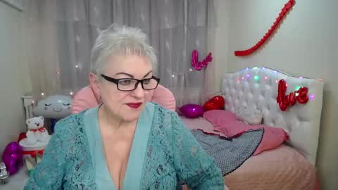 kaylesmoll online show from February 26, 10:42 pm