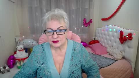 kaylesmoll online show from March 6, 4:52 am