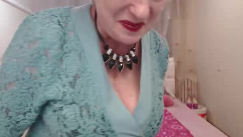 kaylesmoll online show from September 10, 6:19 pm