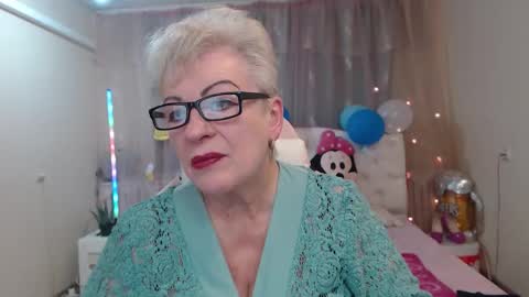 kaylesmoll online show from September 28, 6:24 pm