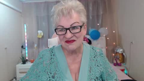 kaylesmoll online show from October 1, 6:36 pm